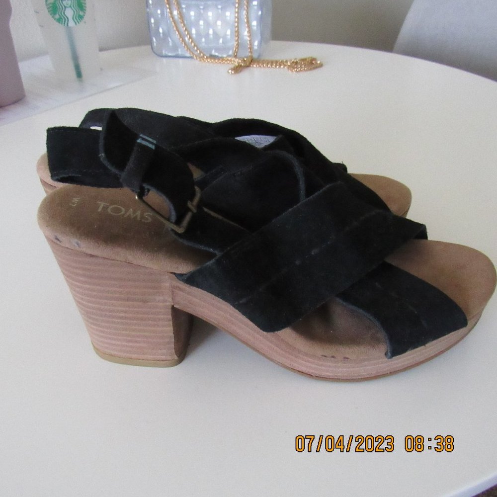 Toms Black Leather Size 7 Stacked Heel Sandal